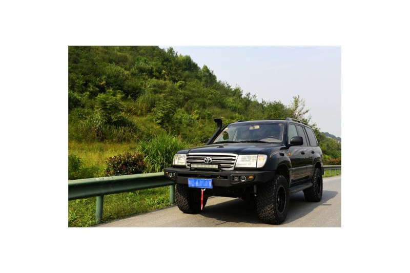 ZDERZAK PRZEDNI TOYOTA LC100