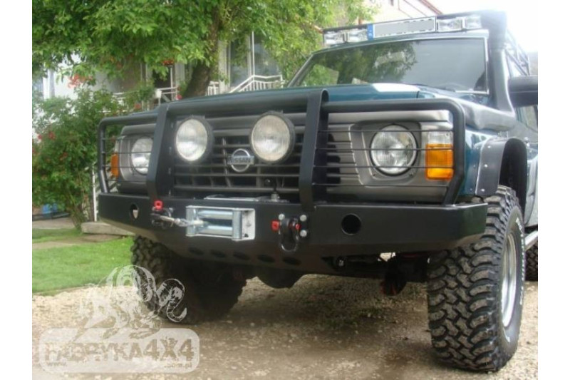 ZDERZAK PRZÓD Z BULLBAREM BEZ OTWORÓW NA LAMPY NISSAN PATROL Y60