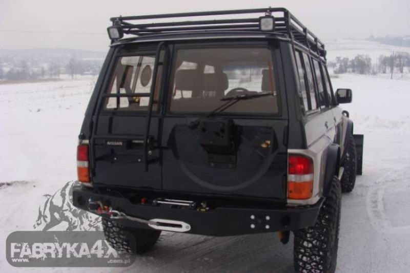 ZDERZAK TYŁ Z PŁYTĄ POD WYCIĄGARKĘ NISSAN PATROL Y60