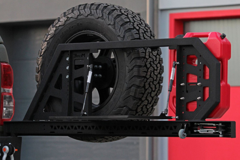 Mocowanie koła i kanistrów do zderzaków MorE 4x4