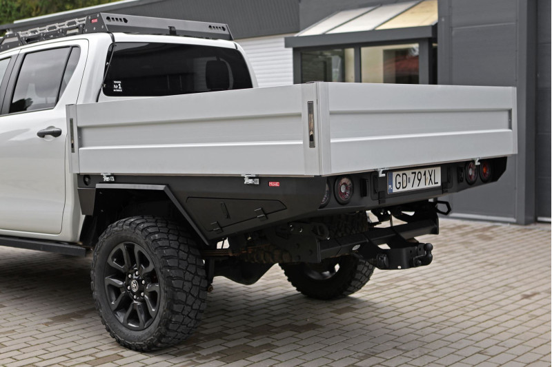 Zabudowa transportowa pickup Toyota Hilux Revo - flatbed More 4x4 - z burtami