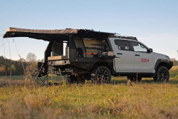 Markiza samochodowa Batwing 270° 2,5m - zadaszenie boczne More 4x4